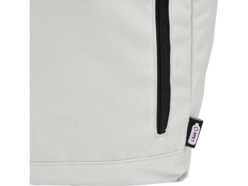 Рюкзак Byron 15,6 объемом 18 л со скручиваемым верхом, изготовленный из переработанного ПЭТ по стандарту GRS, светло-серый